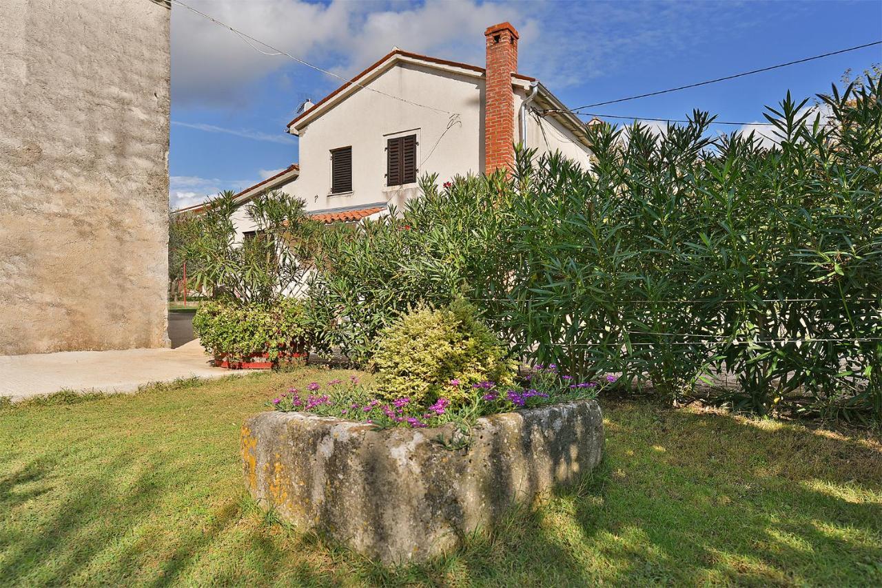 House Monteci 1378 Vila Galižana Exterior foto